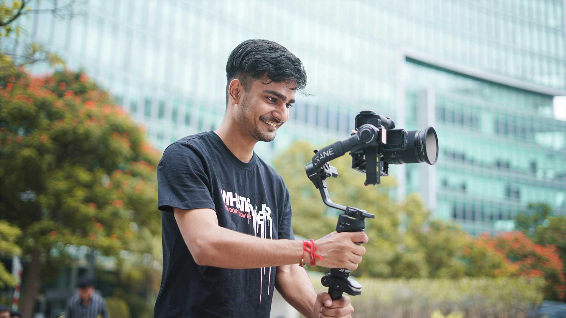 Imagen destacada del post: Deja de grabar comerciales de TV: El secreto de los videos que sí venden en 2026